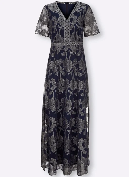 Abendkleid mit glänzender Blütenstickerei