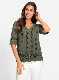 Ajourpullover mit Wellenkante