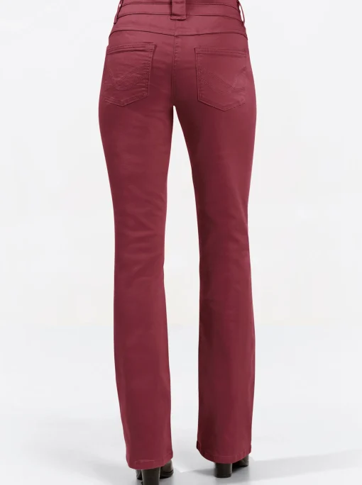 Bootcut-Jeans mit ausgestellten Beinen