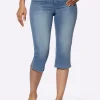 Caprijeans mit kurzen Fußschlitzen