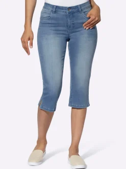 Caprijeans mit kurzen Fußschlitzen