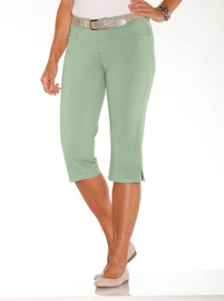 Caprijeans mit kurzen Fußschlitzen