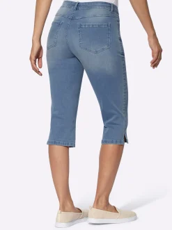 Caprijeans mit kurzen Fußschlitzen