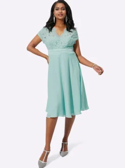Cocktailkleid mit kunstvollem Spitzeneinsatz