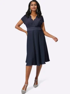 Cocktailkleid mit kunstvollem Spitzeneinsatz