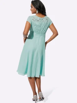 Cocktailkleid mit kunstvollem Spitzeneinsatz