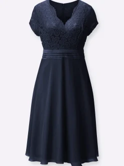 Cocktailkleid mit kunstvollem Spitzeneinsatz