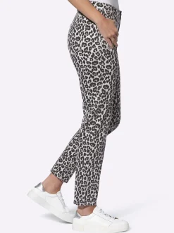 Druckhose mit Leomuster und Patches