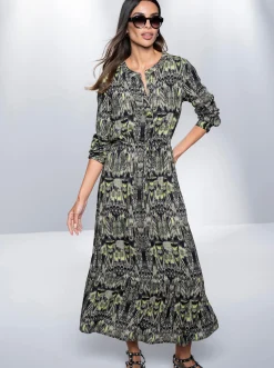 Druckkleid mit Tunnelzug auf Taillenhöhe