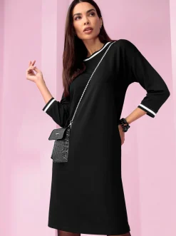 Freizeitkleid im Athleisure-Look