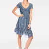Freizeitkleid mit Stickerei