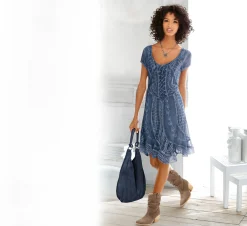 Freizeitkleid mit Stickerei
