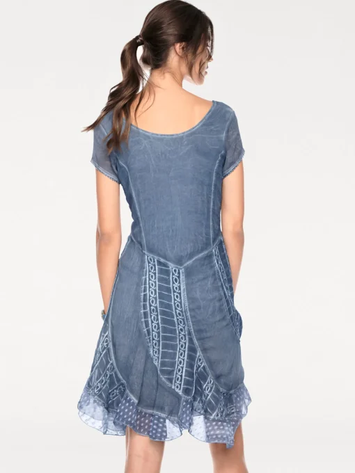 Freizeitkleid mit Stickerei