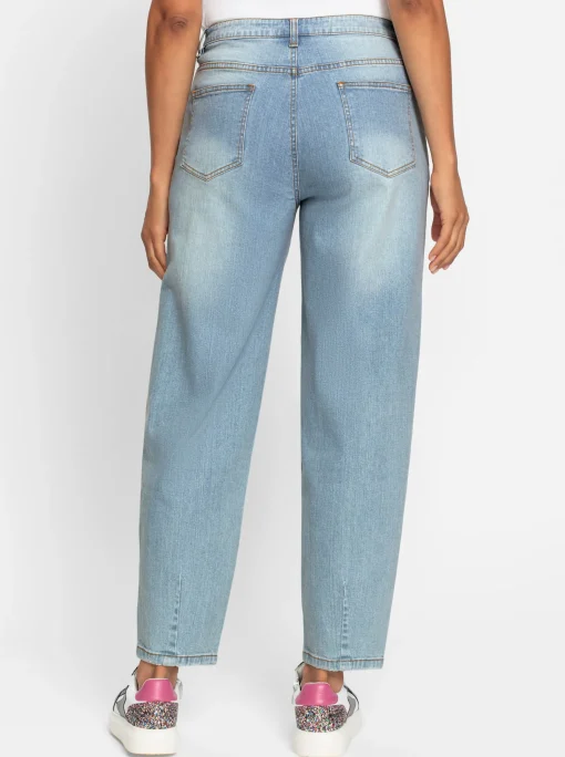 Jeans im Mom-Schnitt