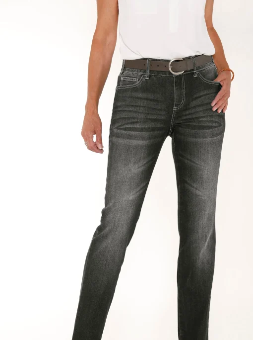 Jeans mit Nieten an den Taschen