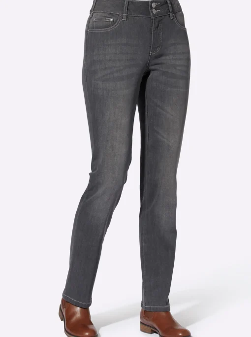 Jeans mit Nieten an den Taschen