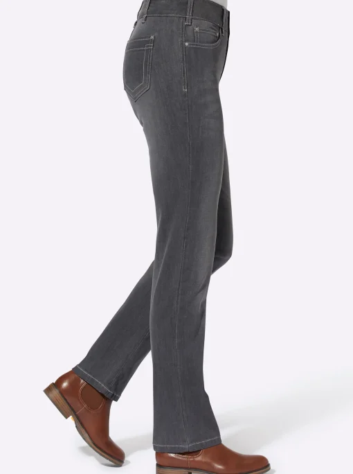 Jeans mit Nieten an den Taschen