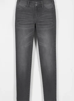 Jeans mit Nieten an den Taschen