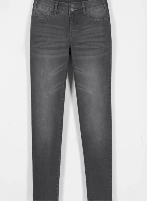 Jeans mit Nieten an den Taschen