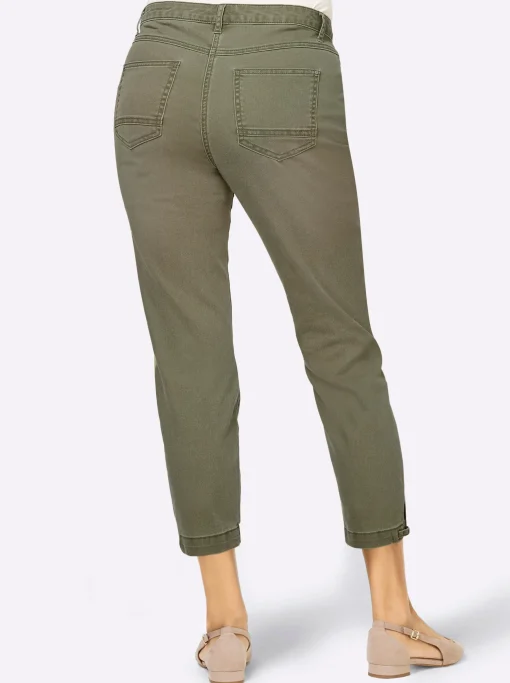 Jeans mit Schlitz und Ösen