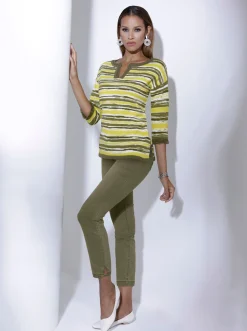 Jeans mit Schlitz und Ösen