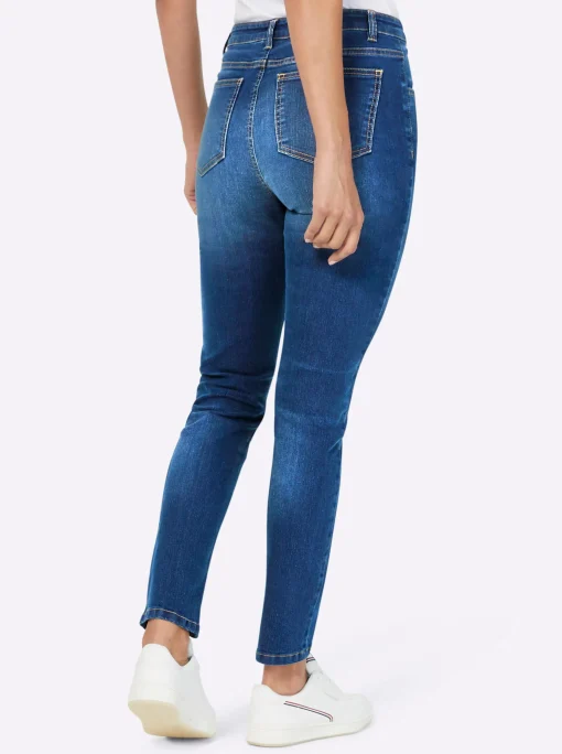 Jeans mit Teilnungsnähten