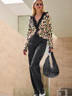 Kapuzenstrickjacke mit verdeckter Druckknopfleiste