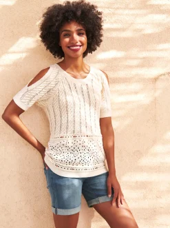Kurzarmpullover mit Cut-outs