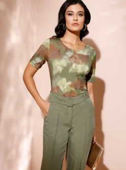 Kurzarmshirt mit Ginkgo-Motiv
