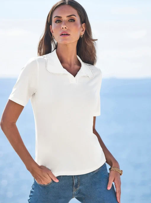 Kurzarmshirt mit Zierperlen am Polokragen