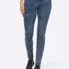 Röhrenjeans mit Glitzersteinchen-Applikation
