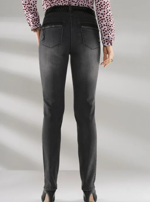 Röhrenjeans mit Zipper an Gesäßtaschen