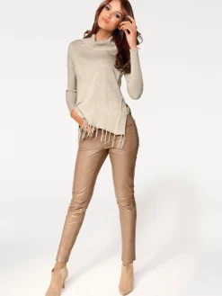 Rollkragenpullover mit Fransen