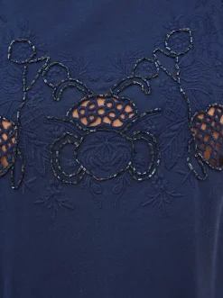 Rundhalsshirt mit Zierperlen
