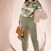 Satinbluse mit breiten Knopfmanschetten