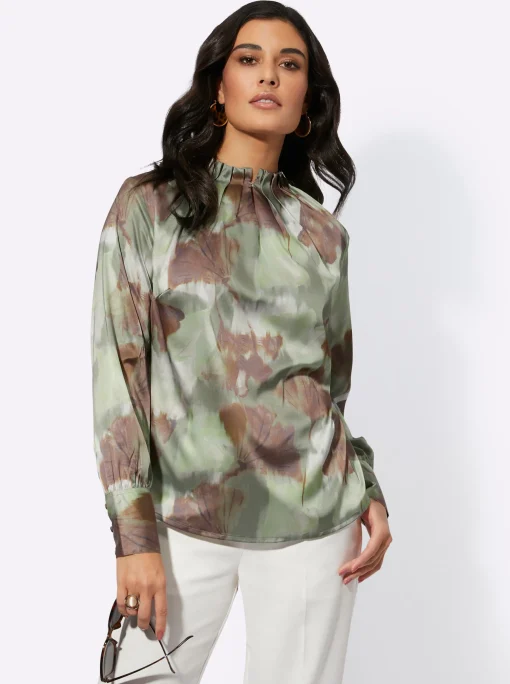 Satinbluse mit breiten Knopfmanschetten