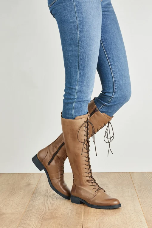Schnürstiefel
