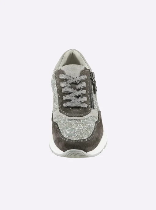 Sneaker