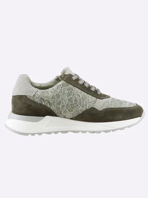 Sneaker