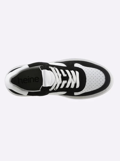 Sneaker