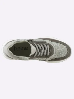 Sneaker