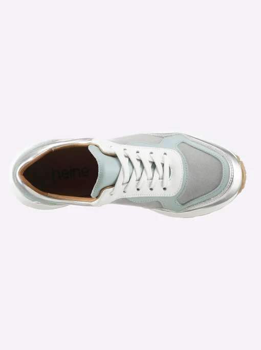 Sneaker