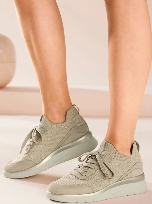 Sneaker