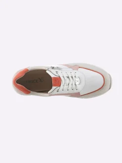 Sneaker im Mix aus Glatt- und Veloursleder