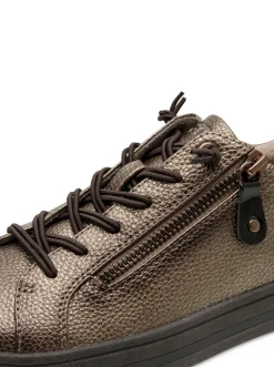 Sneaker mit glänzenden Details