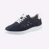 Sneaker mit Perforierung