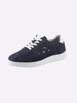 Sneaker mit Perforierung