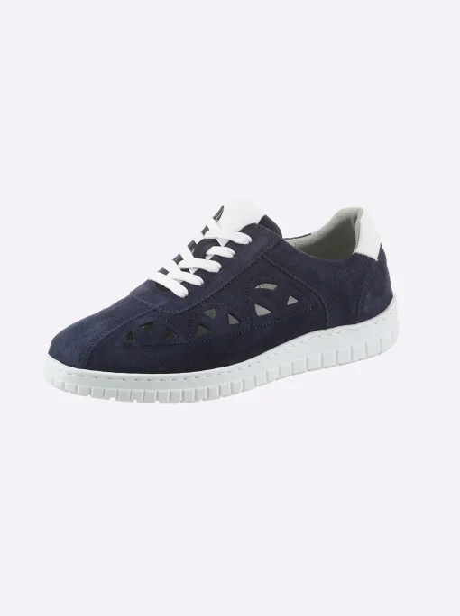 Sneaker mit Perforierung