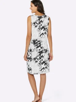Sommerkleid mit silberfarbener Spange
