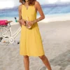 Sommerkleid mit Zierspange